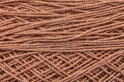 變廢為寶 巧手將廢舊布料編織成溫暖創(chuàng)意地毯